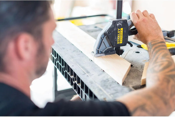 Établi pliant STANLEY FATMAX Express – Surface de travail robuste et transportable